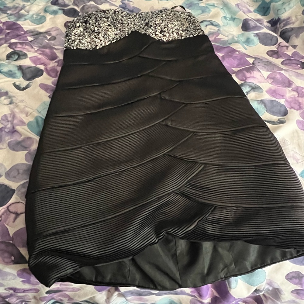 Narianna black dress size 6